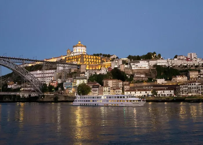 Modern In Porto's Vibrant Heart Apartman Porto