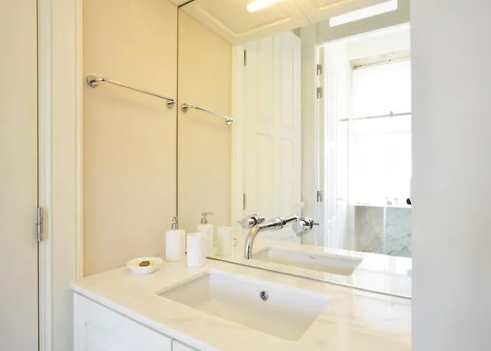 Modern In Porto's Vibrant Heart * Porto