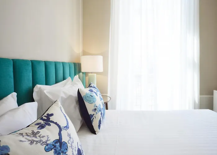 Modern In Porto's Vibrant Heart *