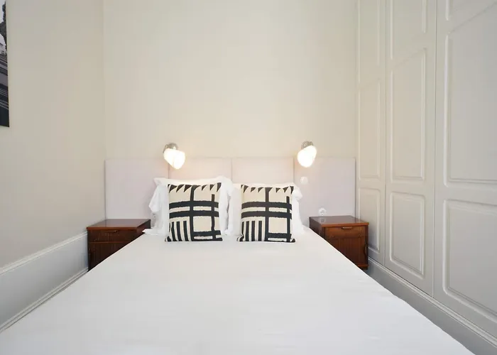 Modern In Porto's Vibrant Heart *