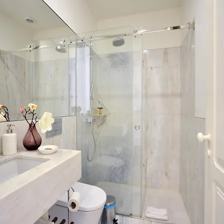 Modern In Porto's Vibrant Heart Oporto