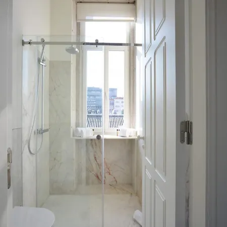 Modern In Porto's Vibrant Heart * Oporto