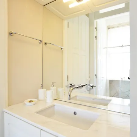 Modern In Porto's Vibrant Heart * Oporto