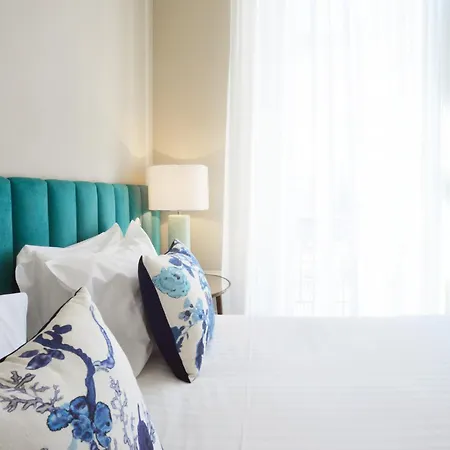 Modern In Porto's Vibrant Heart *