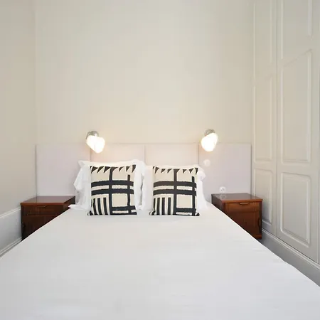 Modern In Porto's Vibrant Heart *