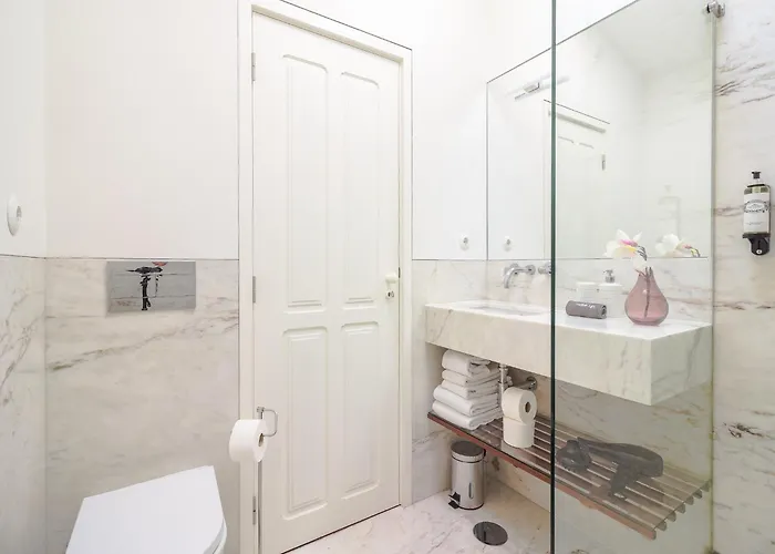 Modern In Porto's Vibrant Heart *