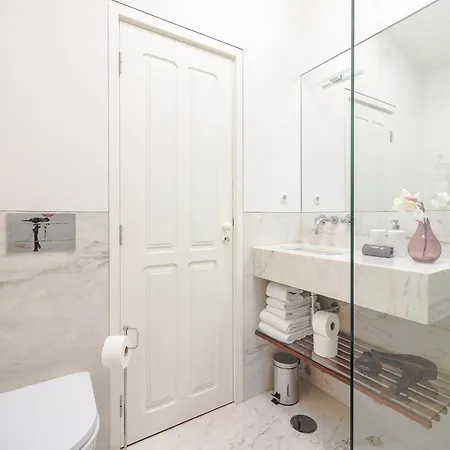 Modern In Porto's Vibrant Heart *