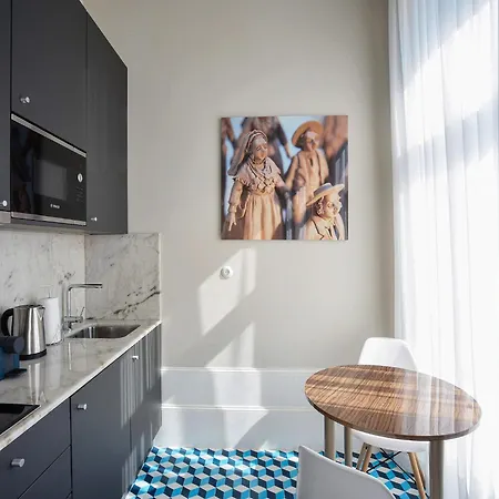 Lejlighed Modern In Porto's Vibrant Heart *