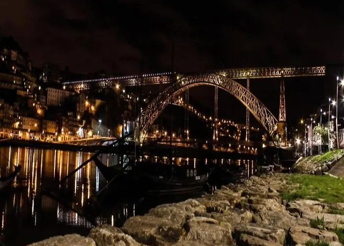 Modern In Porto's Vibrant Heart Apartament