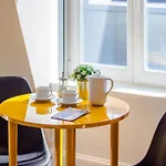 Modern In Porto's Vibrant Heart Apartman