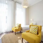 Modern In Porto's Vibrant Heart Apartman